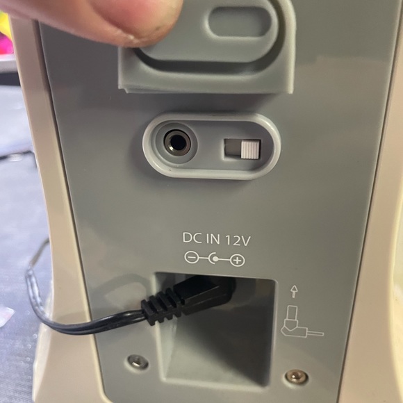 Sharper image SR297 speaker 2.4 ghz
Comes with power supply unit - Picture 7 of 13